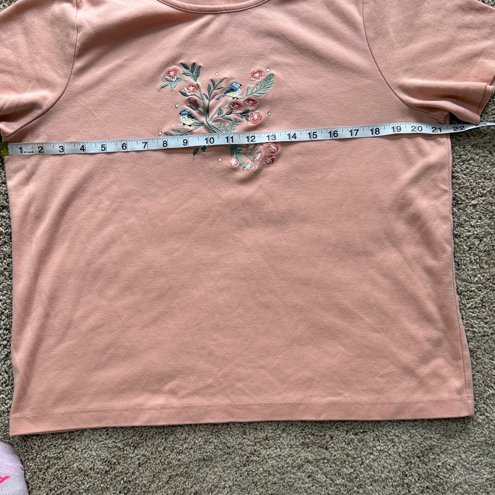 Bonnie Evan’s short sleeve Embroidered Peach Crop Top XL embroidery on front. - Picture 4 of 9